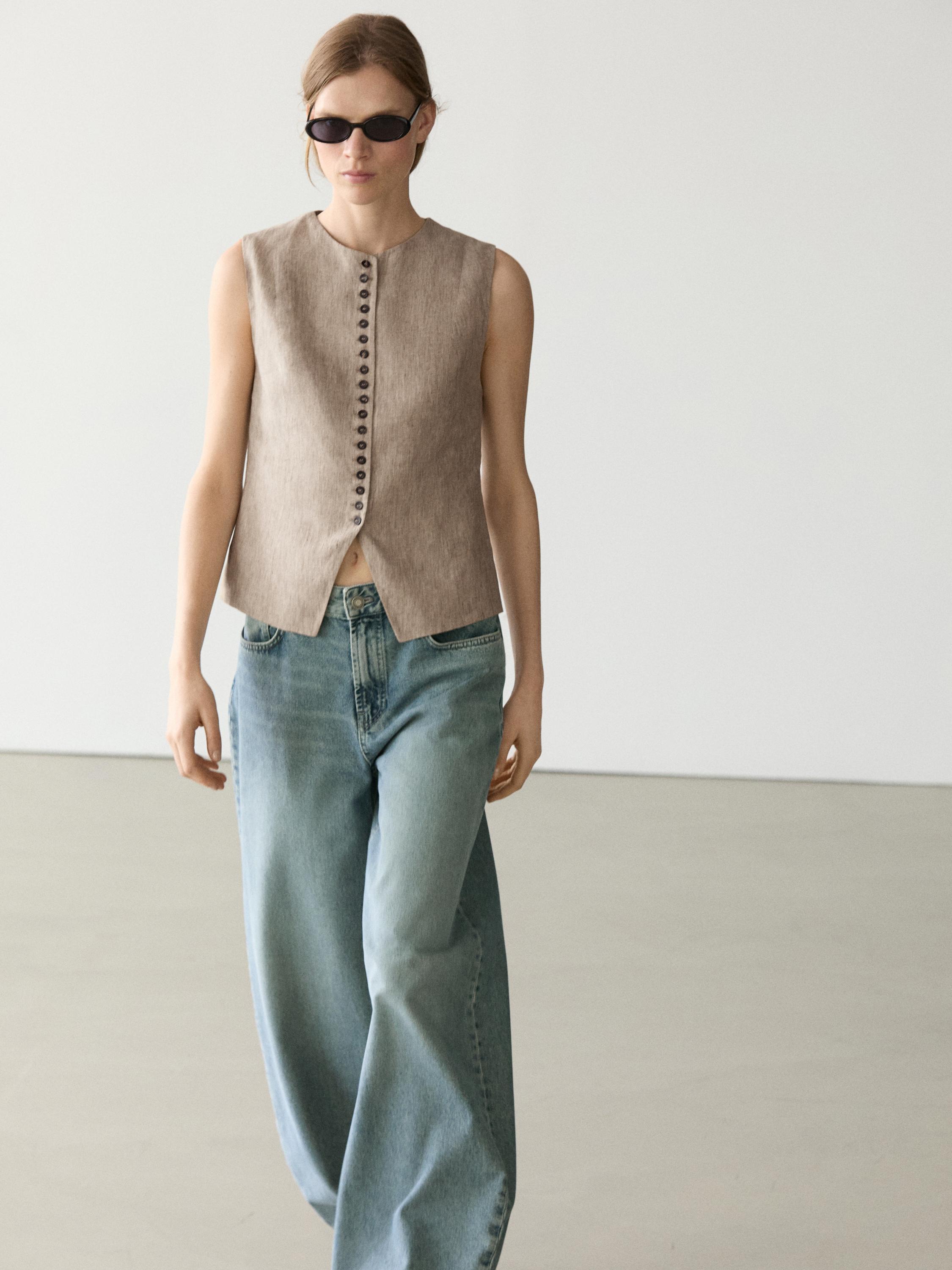 Linen melange waistcoat with buttons